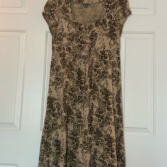 Tan floral dress Apt 9 flowing & flattering side Large - Picture 13 of 15